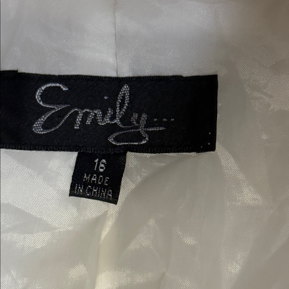 EMILY 
Chic Cream Women's Blazer - Picture 2 of 8